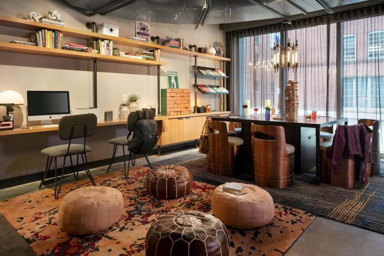 Moxy Louisville Downtown 4*,