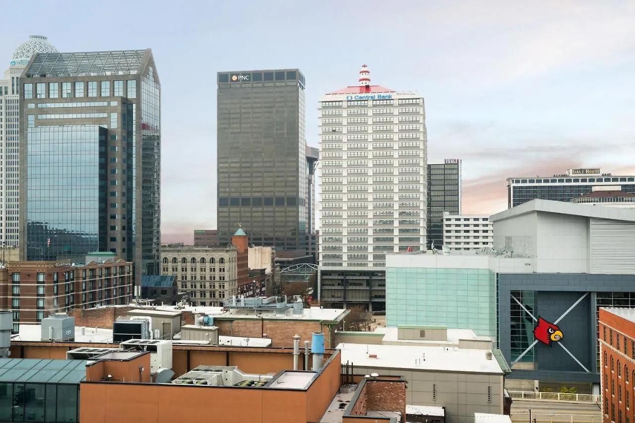 Moxy Louisville Downtown 4*,